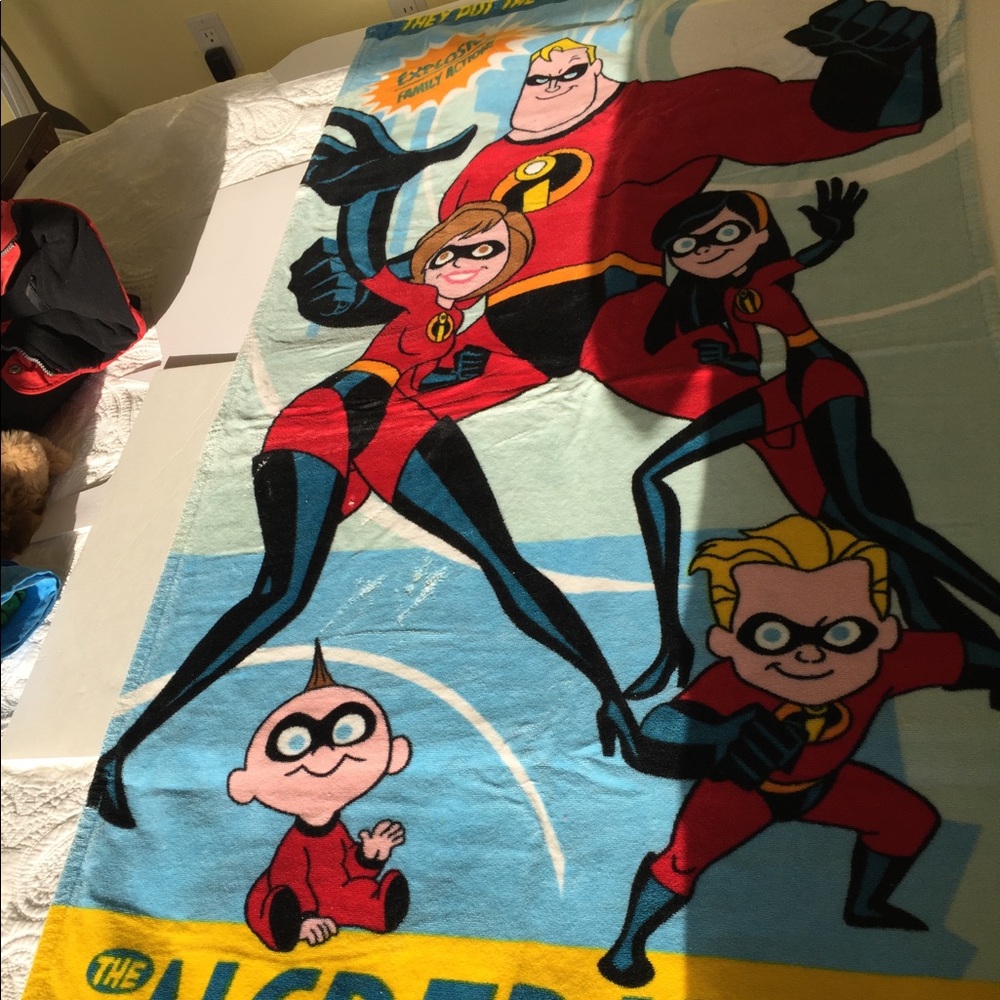 Disney Cartoon Characters The Incredibles Towel - Picture 2 of 2